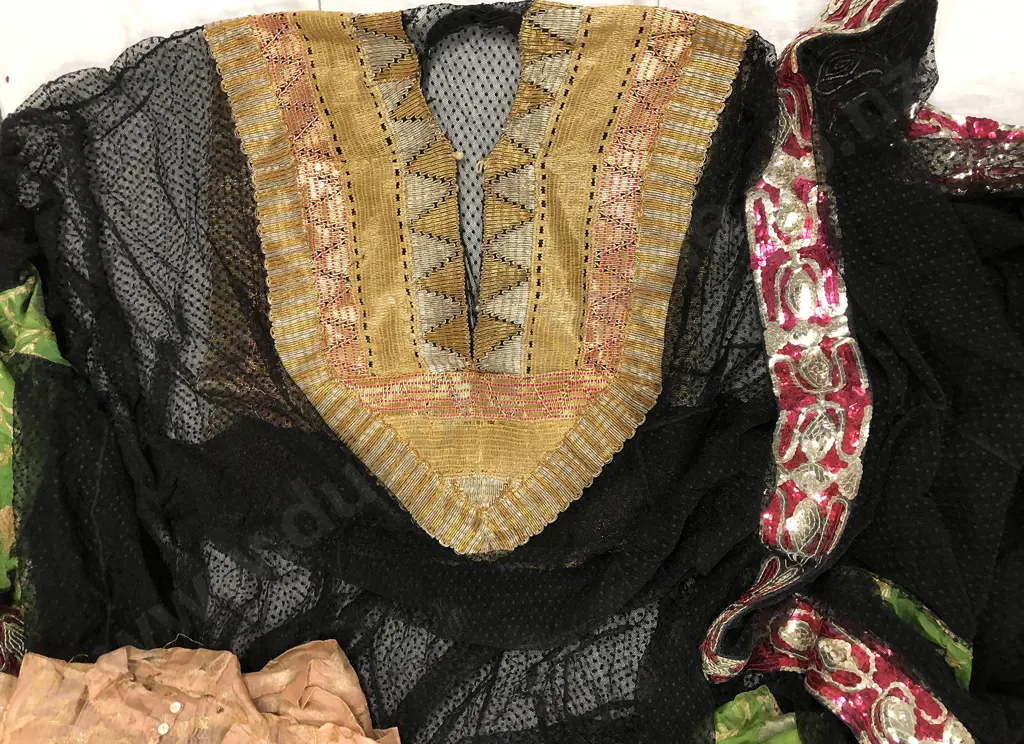 Vintage Post WWII Arabian Traditional Garment Image 1++