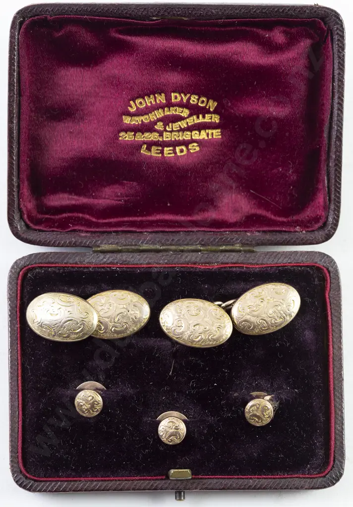 Cased Victorian 9ct Cuff-Links and Skirt Studs Image 1++