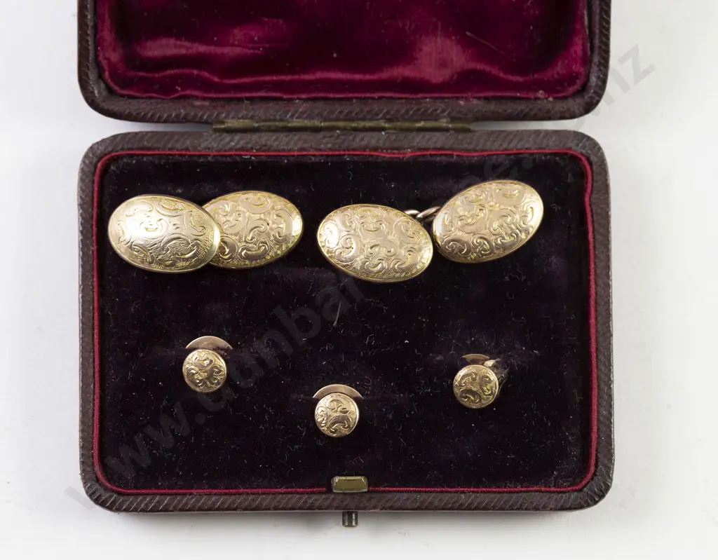 Cased Victorian 9ct Cuff-Links and Skirt Studs Image 1++