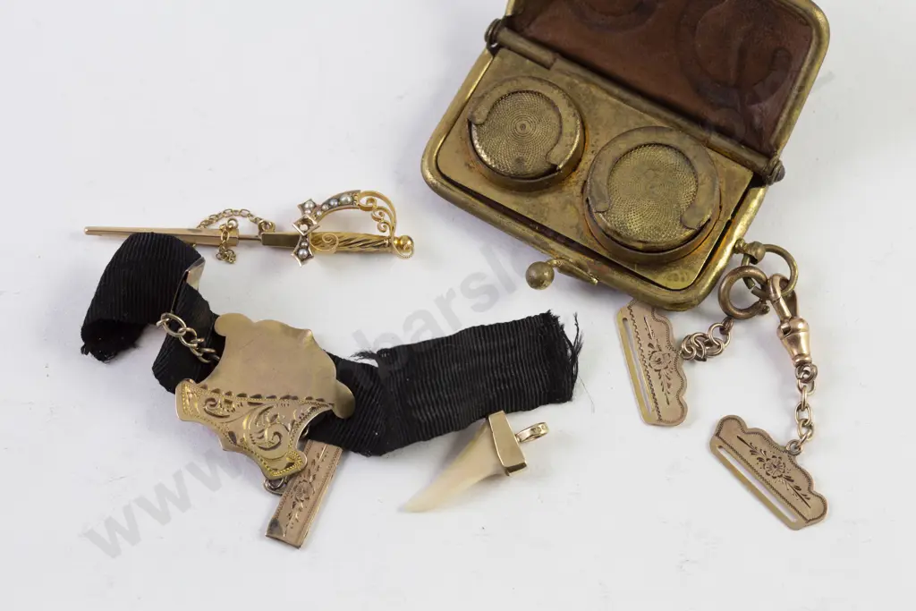 Leather Sovereign Holder Image 1++