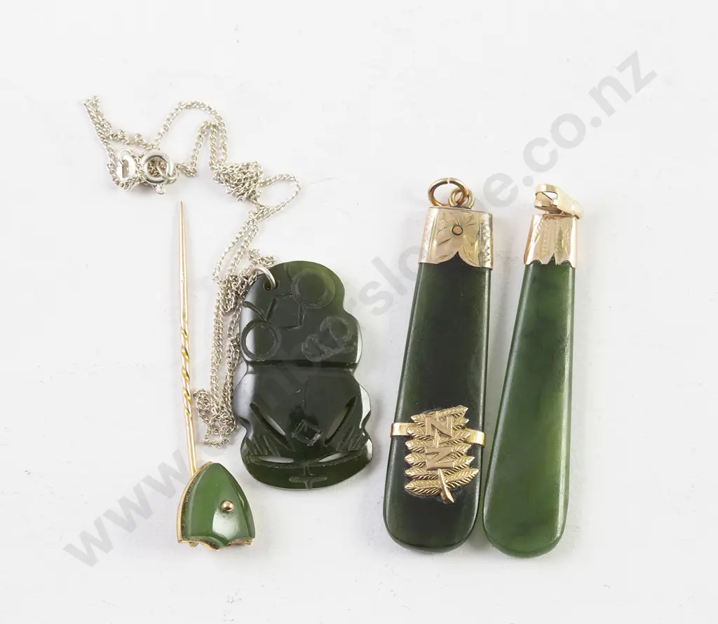 Two 9ct Mounted Greenstone Pendants Image 1++