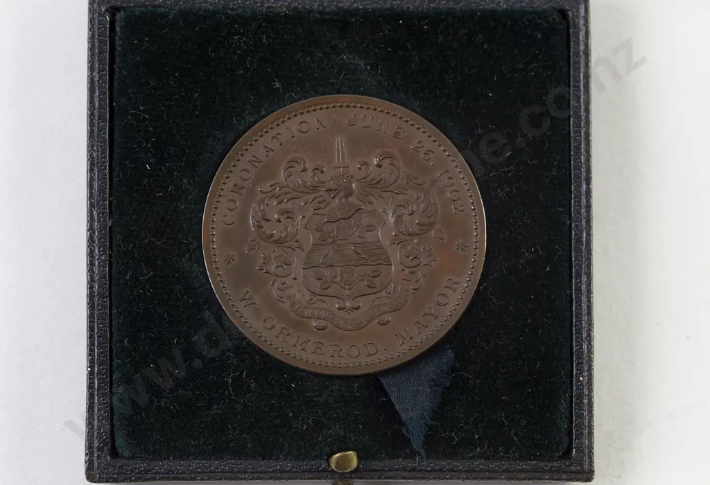 Cased Bronze Royal Commemorative Medallion Image 1++