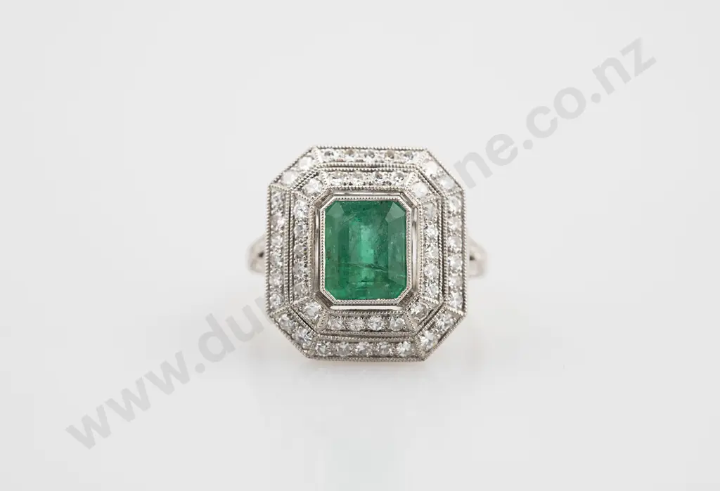 18ct White Gold 53stone Emerald & Diamond Cluster Ring Image 1++