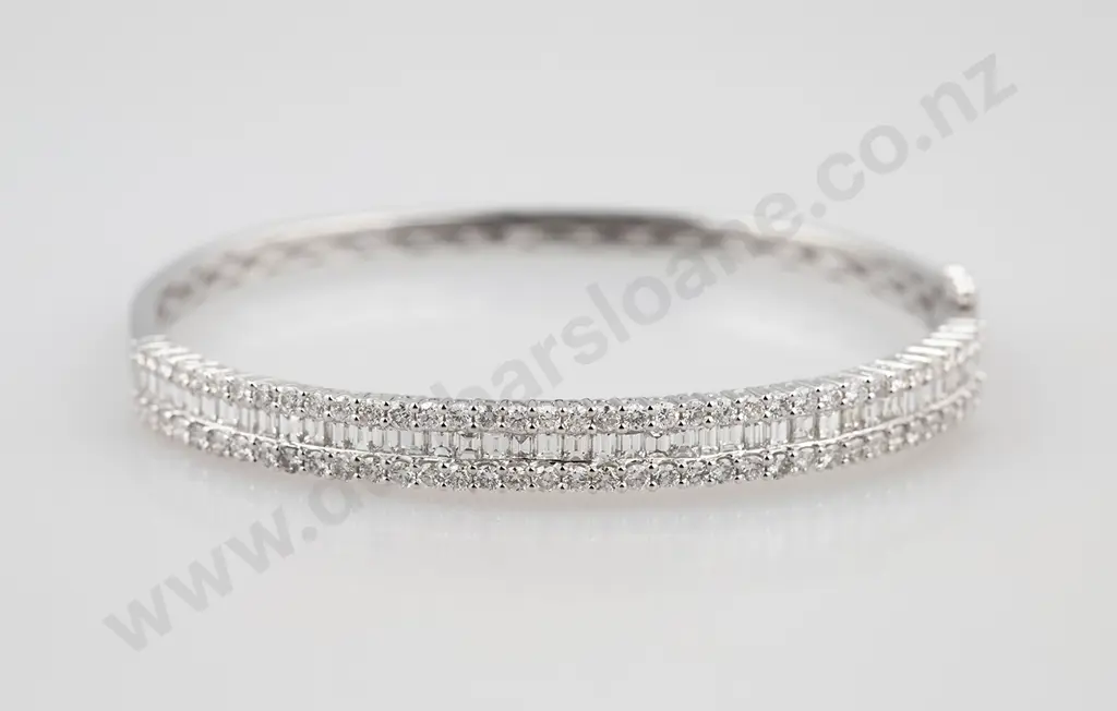 18ct White Gold Diamond Hinged Bangle Image 1++