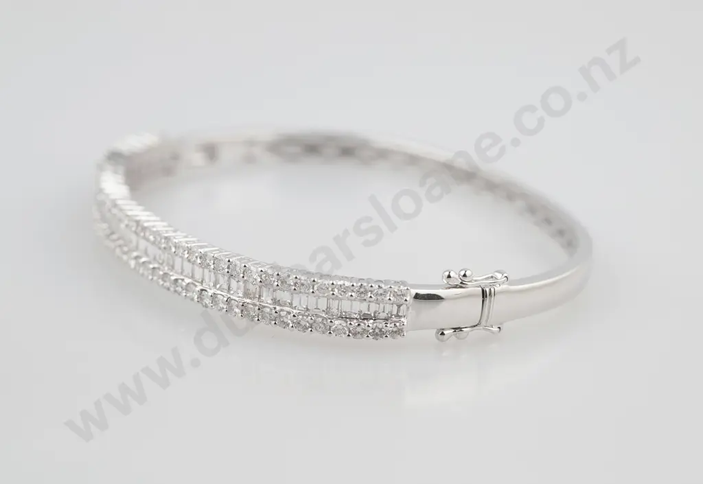 18ct White Gold Diamond Hinged Bangle Image 1++