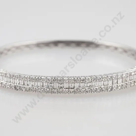 18ct White Gold Diamond Hinged Bangle