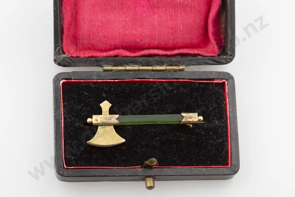 Colonial 9ct Greenstone Bar Brooch Image 1++
