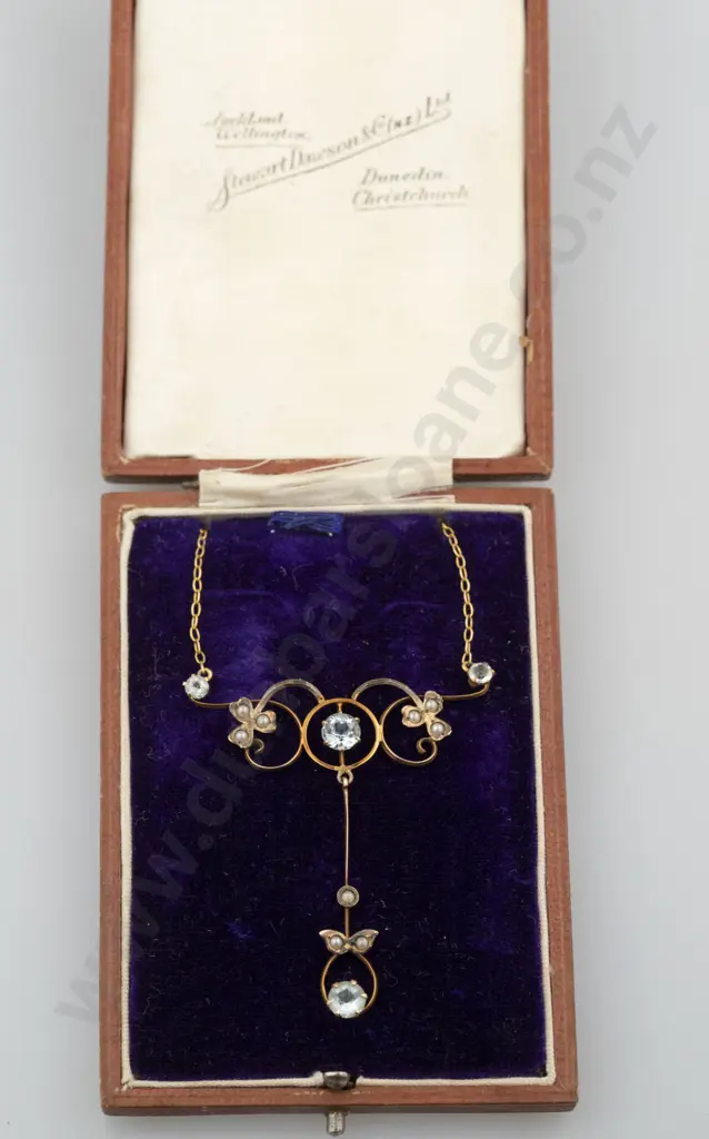 Edwardian 9ct Scroll Pendant Image 1++