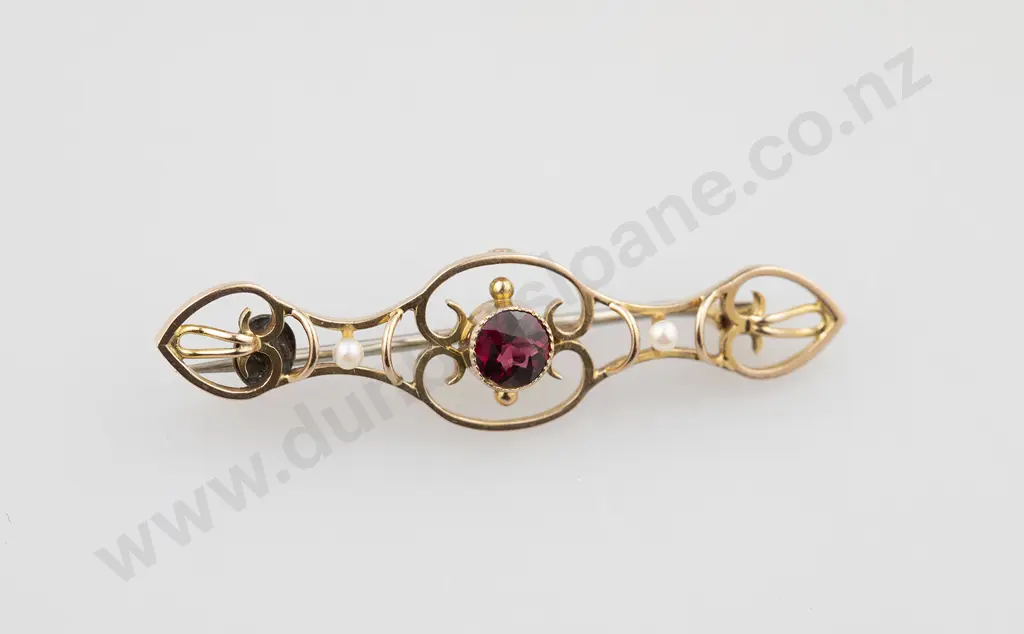 Edwardian 9ct Shaped Lozenge Bar Brooch Image 1++