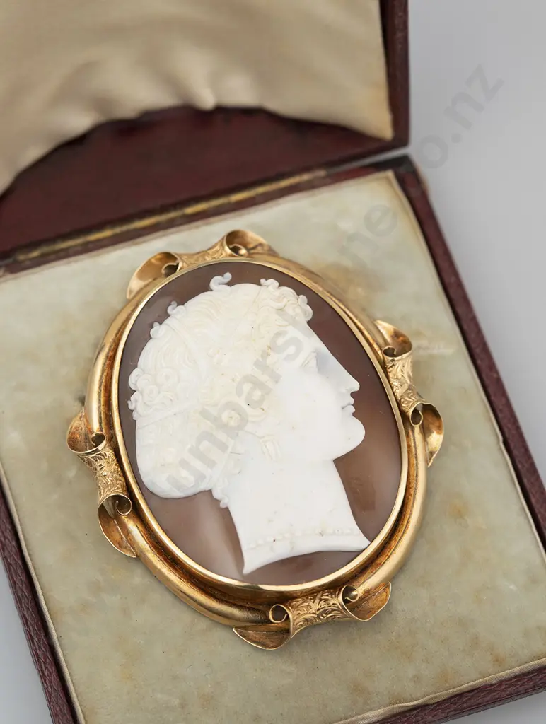 Large Victorian 9ct Framed Cameo Brooch Image 1++