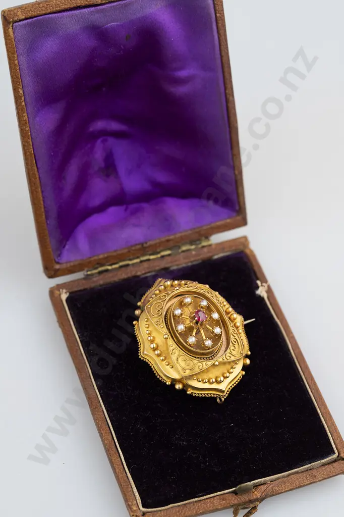 Boxed Victorian 15ct Fancy Target Brooch Image 1++
