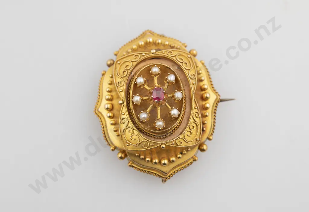 Boxed Victorian 15ct Fancy Target Brooch Image 1++
