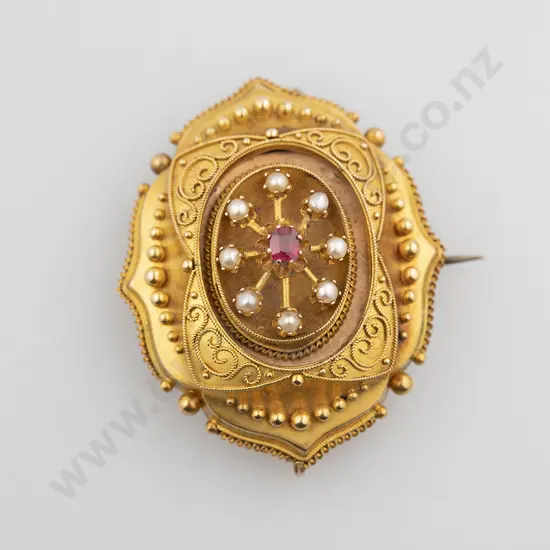 Boxed Victorian 15ct Fancy Target Brooch