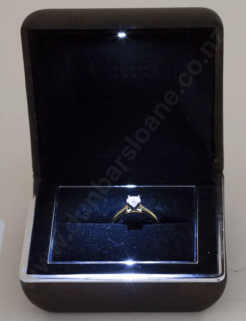 18ct Solitaire Diamond Ring Image 1++