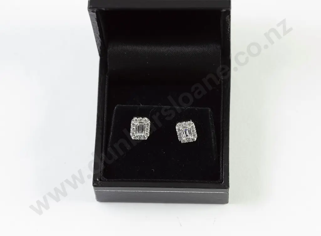 Pair 18ct White Gold Diamond Cluster Stud Earrings Image 1++