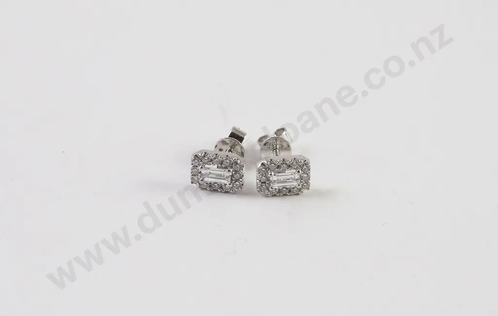 Pair 18ct White Gold Diamond Cluster Stud Earrings Image 1++