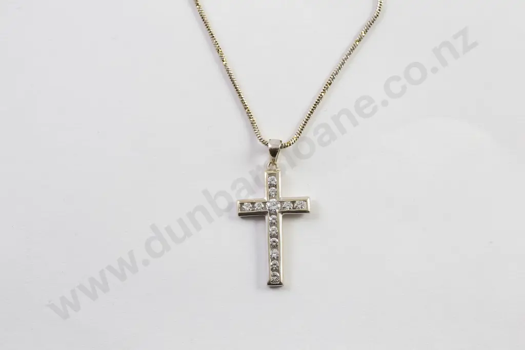 18ct White Gold 13stone Diamond Cross Pendant Image 1++