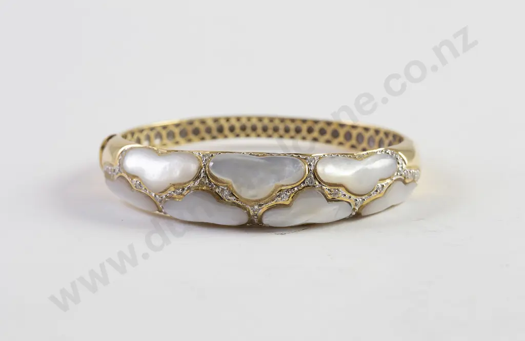 18ct MOP and Diamond Hinged Snap Bracelet Image 1++