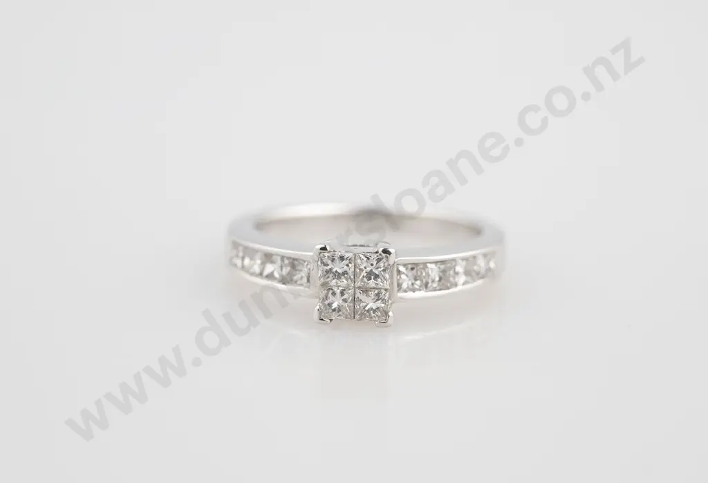 18ct White Gold Twelve Stone Diamond Ring Image 1++