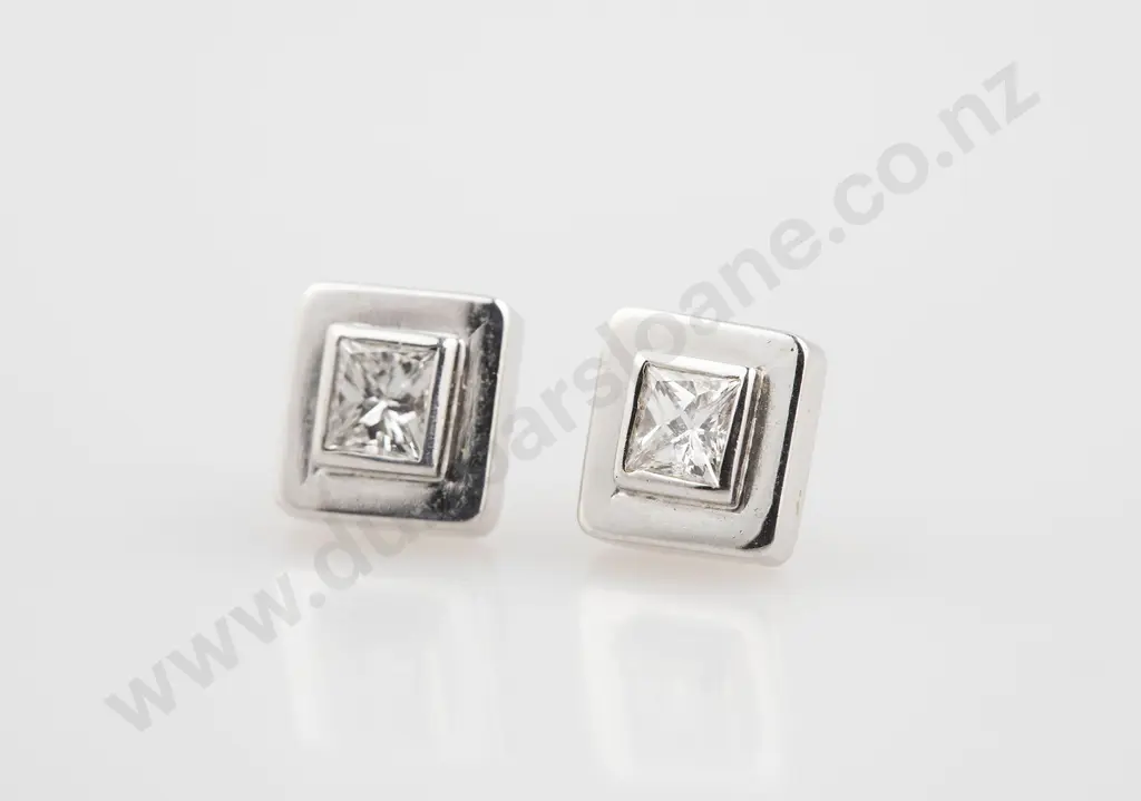 Pair 14ct White Gold Diamond Stud Earrings Image 1++