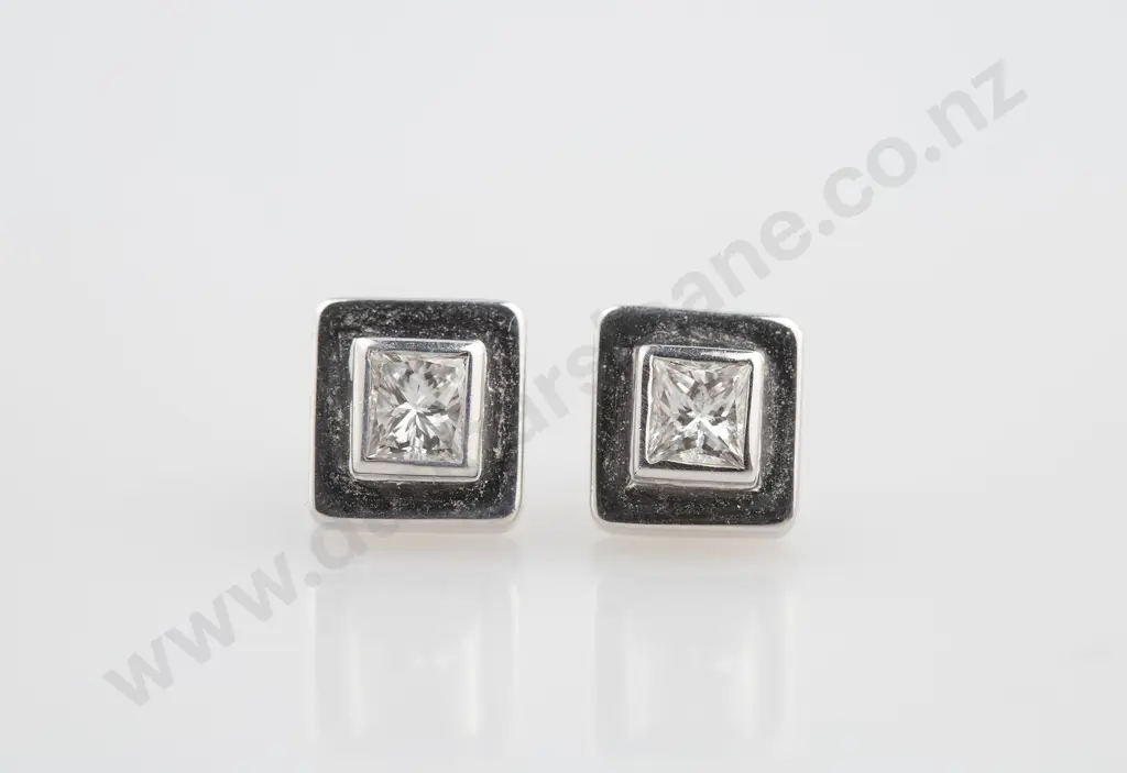 Pair 14ct White Gold Diamond Stud Earrings Image 1++