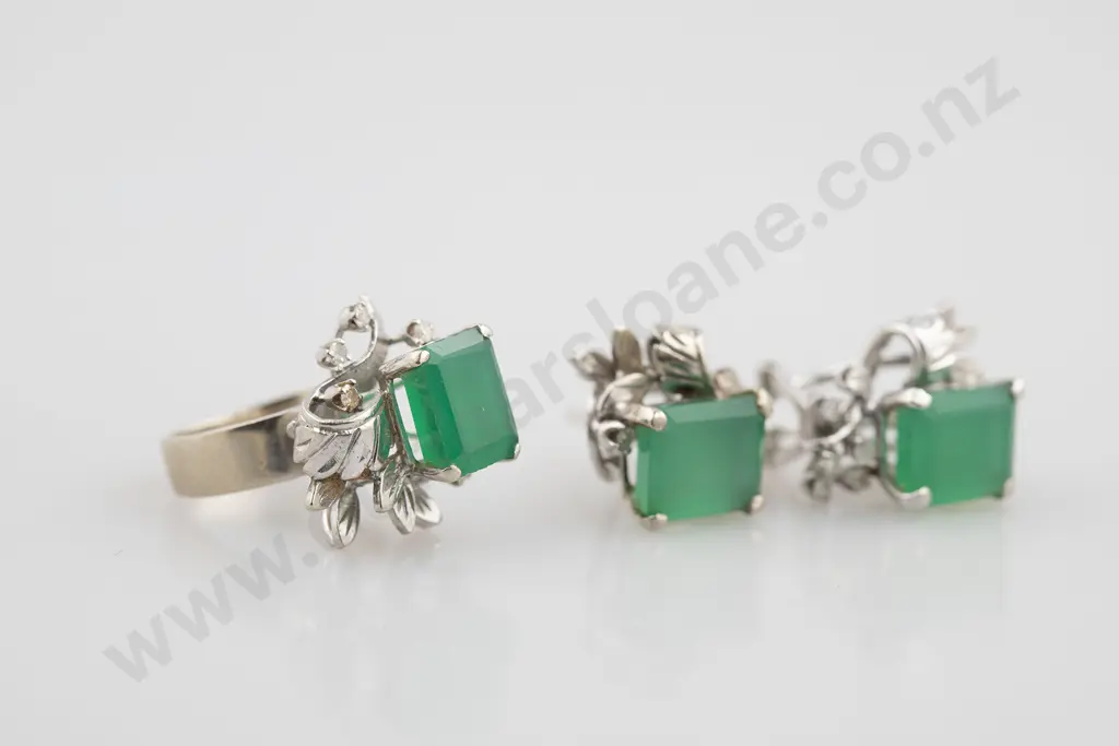14ct White Gold Green Quartz & Diamond Dress Ring Image 1++