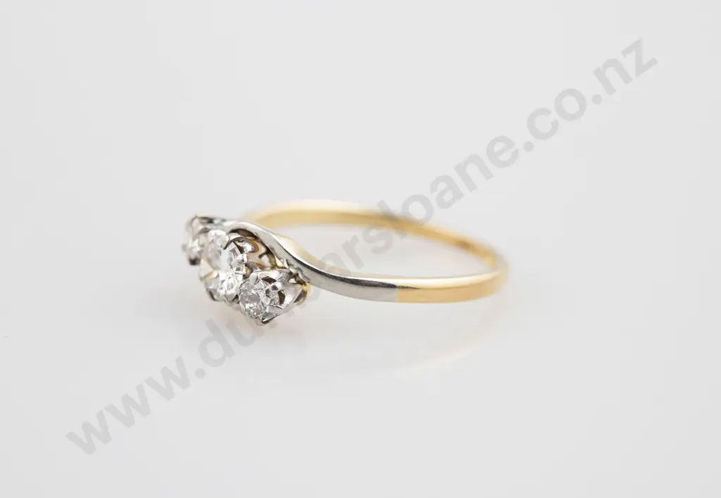 18ct Three Stone Diamond Ring Image 1++