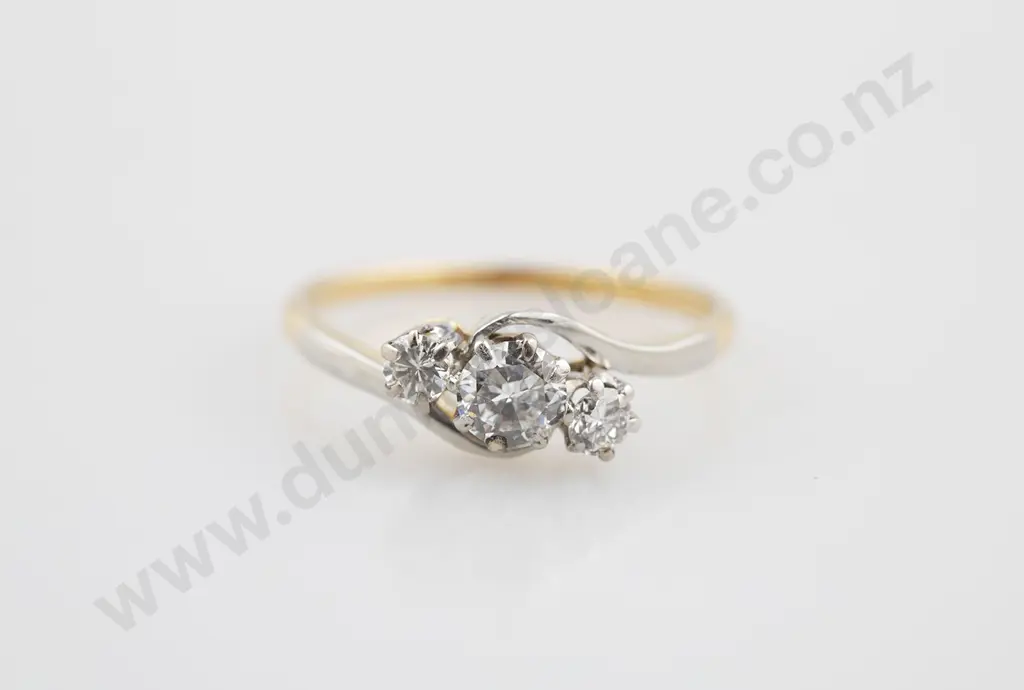 18ct Three Stone Diamond Ring Image 1++