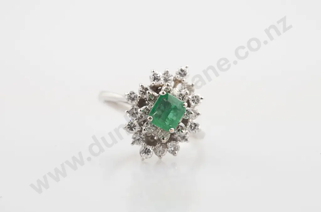 18ct White Gold 17stone Emerald & Diamond Cluster Ring Image 1++