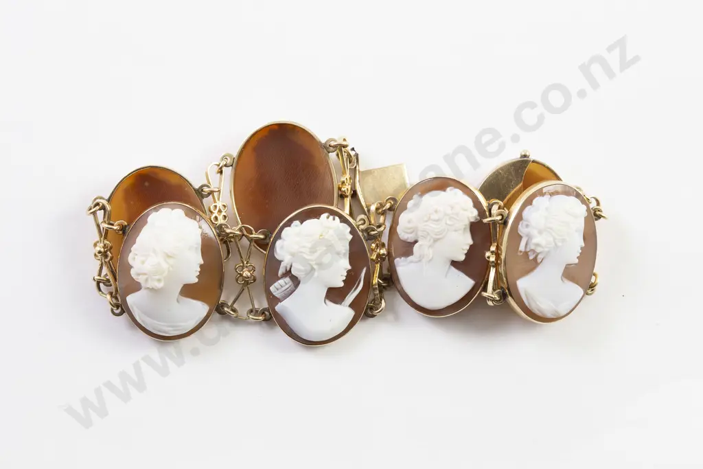 Mid C20th 14ct Seven Panel Cameo Bracelet Image 1++