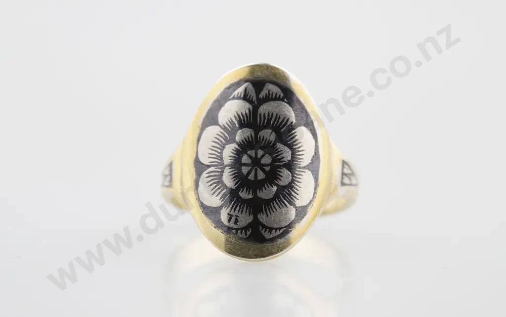 Russian 825 (18ct) and Neillo Ring Image 1++