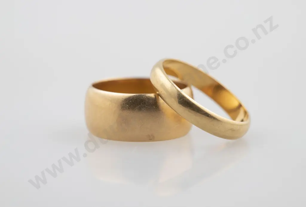 Two 18ct Plain Wedding Bands Image 1++