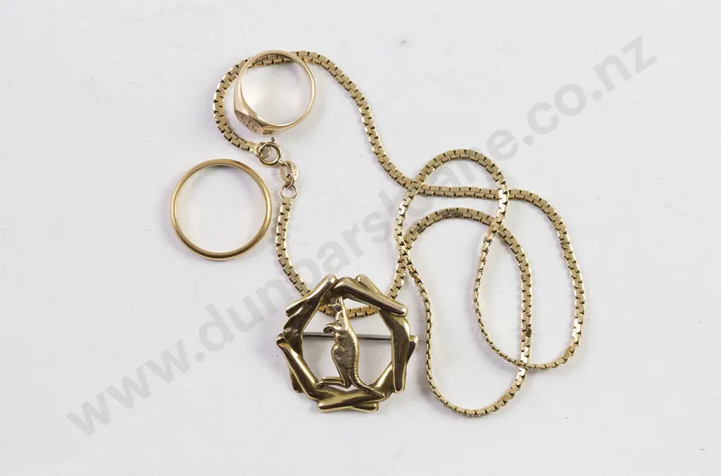 18ct Wedding Band Image 1++