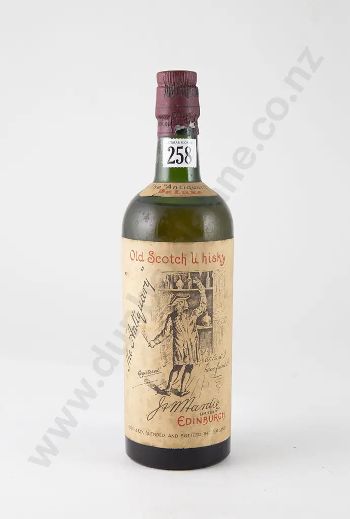 1 bottle The "Antiquary" De Luxe Old Scotch Whisky Image 1++
