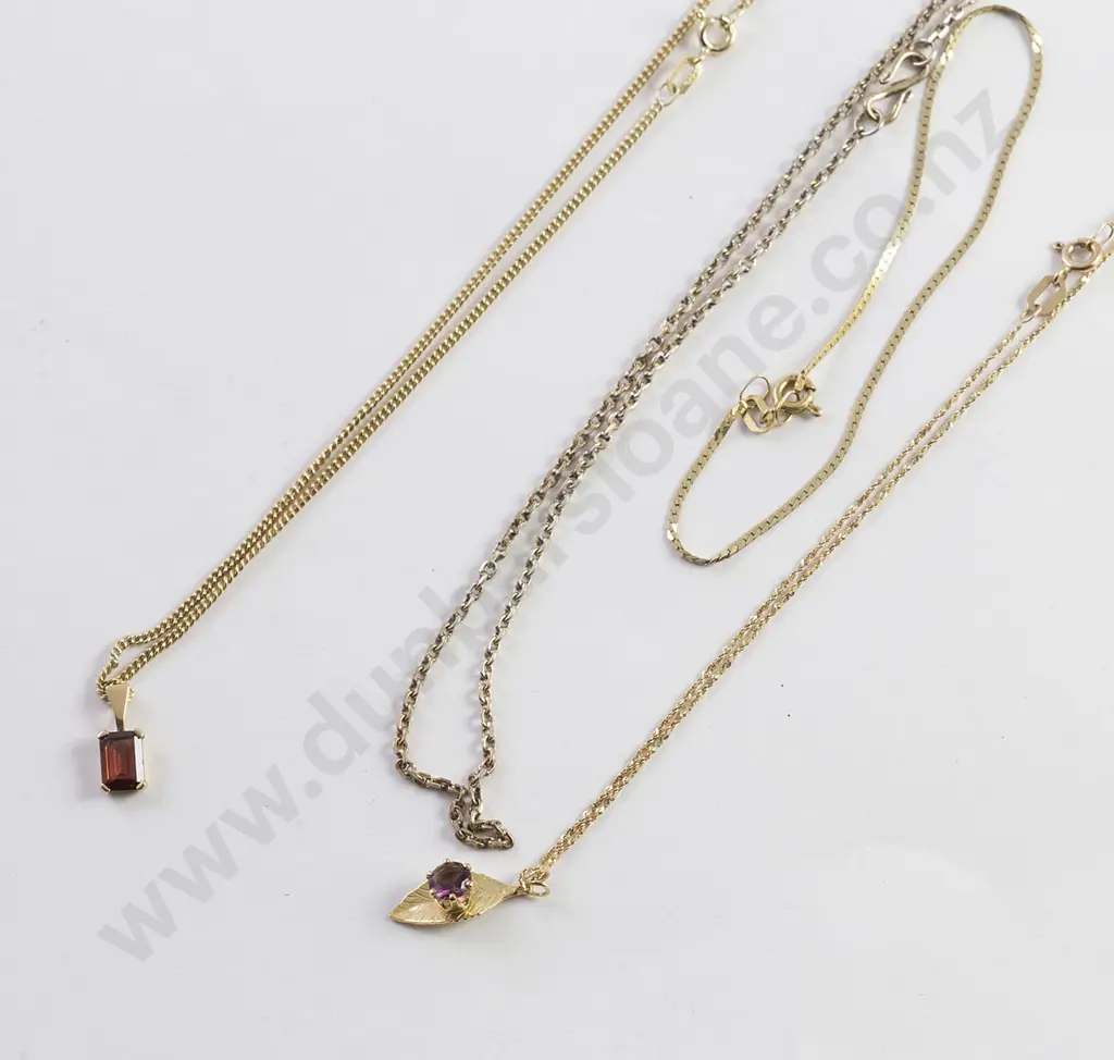 9ct Pendant and Chain Image 1++