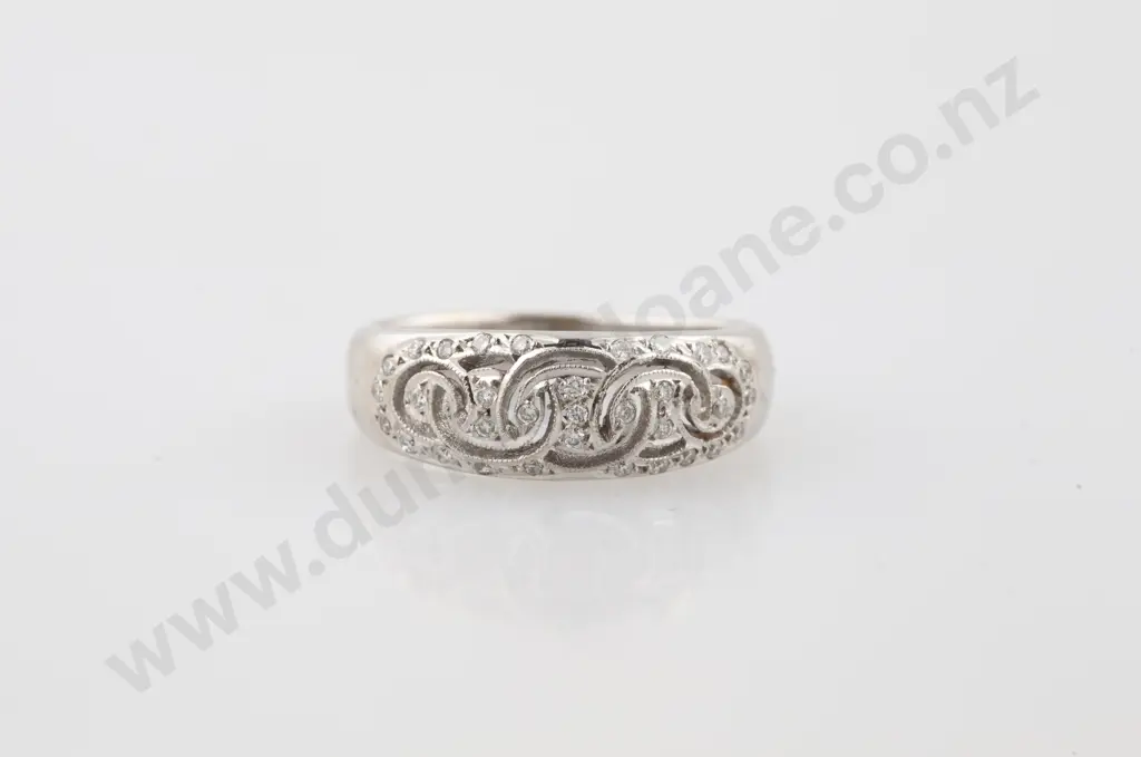 18ct White Gold 33stone Diamond Fancy Band Ring Image 1++