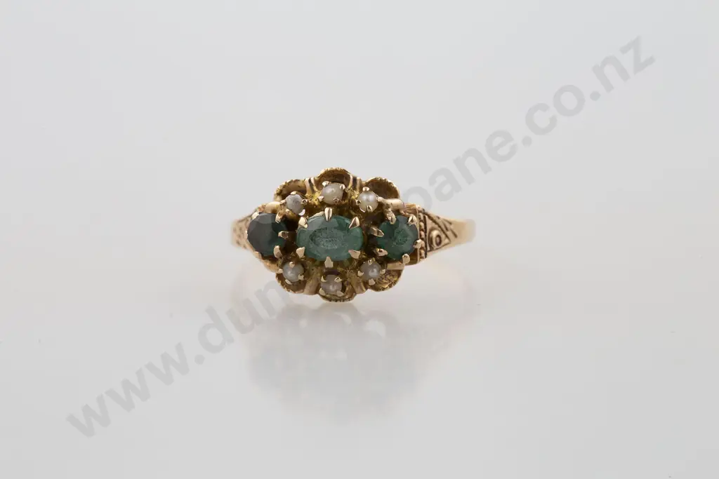 9ct Three Stone Emerald Cluster Ring Image 1++