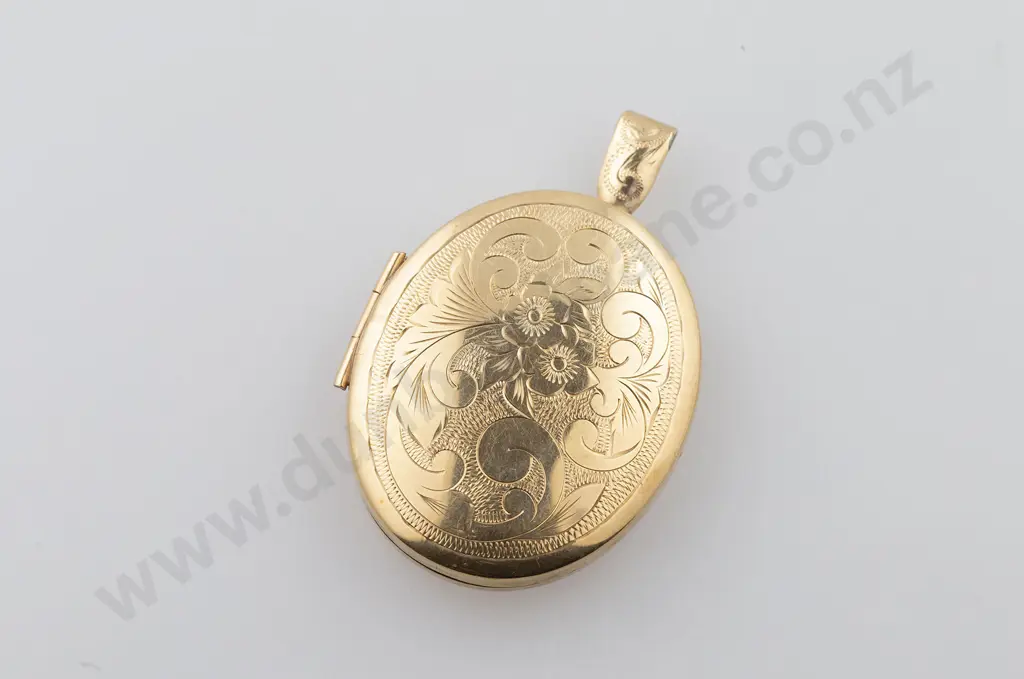 Large 9ct on Metal Photo Locket Image 1++