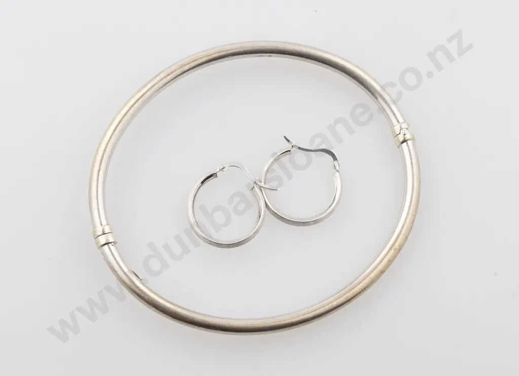 9ct White Gold Plain Hinged Snap Bangle Image 1++