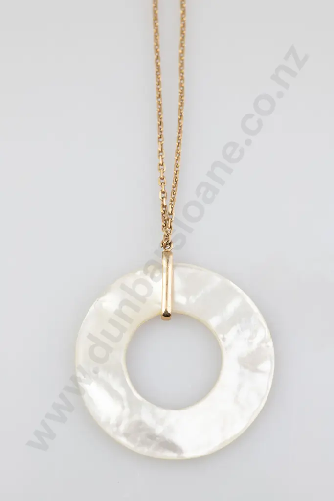 14ct Trace Link Chain with MOP Circular Disc Pendant Image 1++