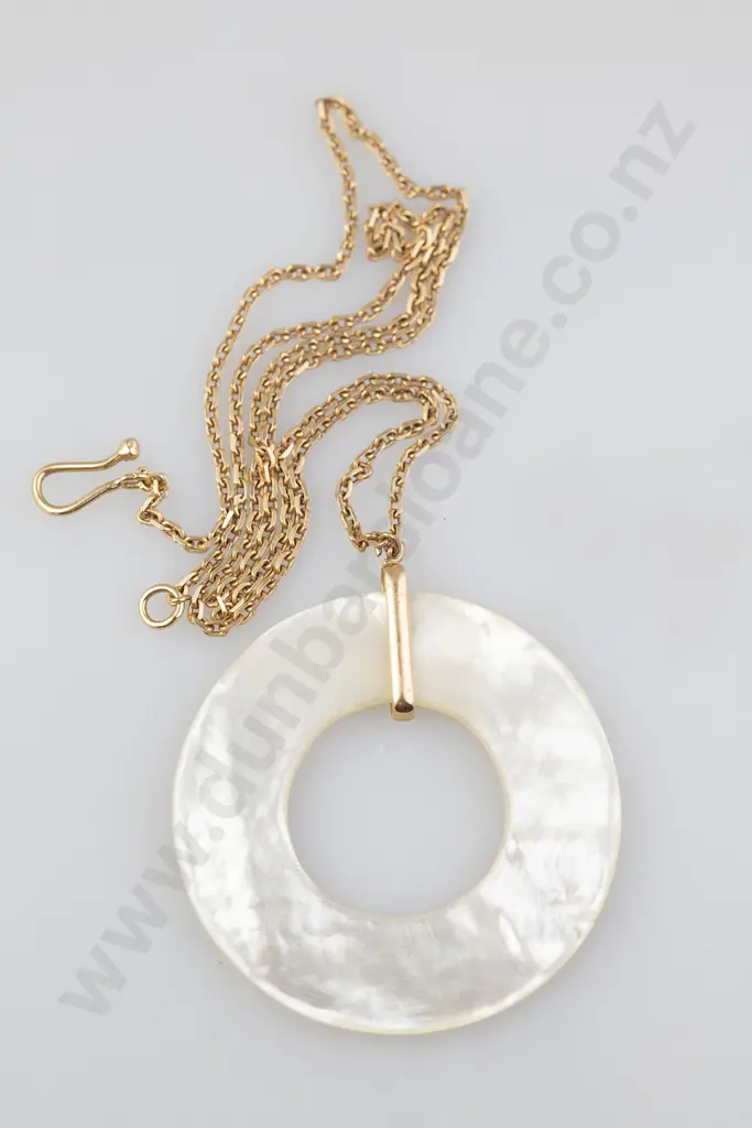 14ct Trace Link Chain with MOP Circular Disc Pendant Image 1++