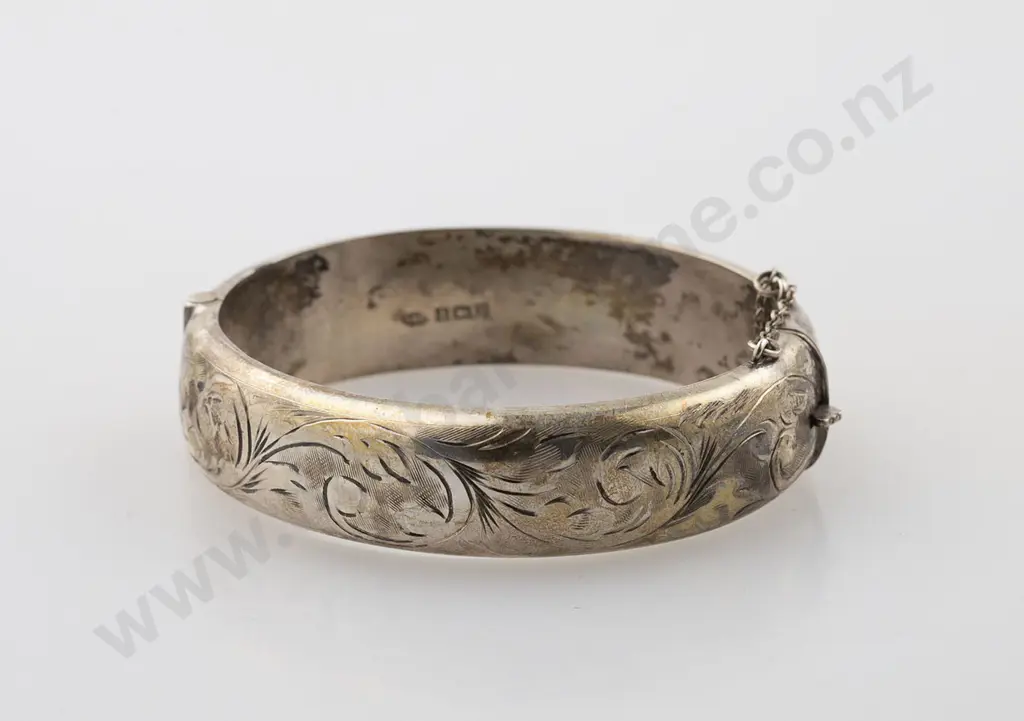 S/S Hinged Half Engraved Snap Bangle Image 1++