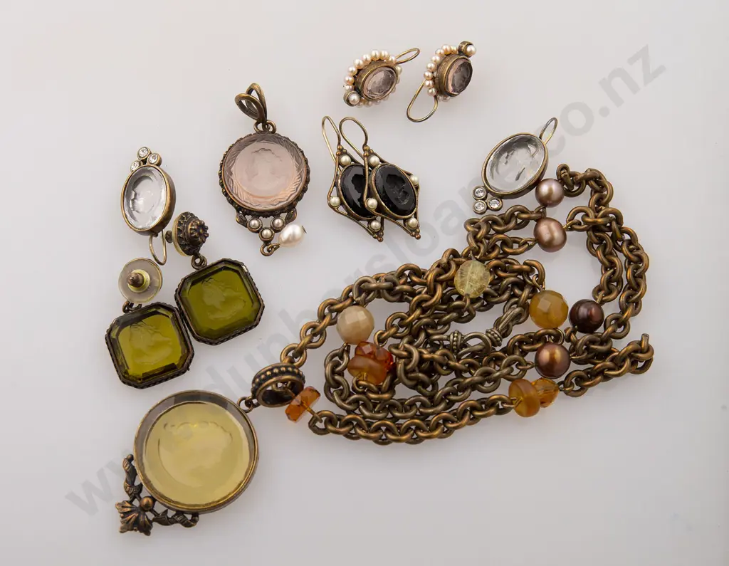 Extasia Modern Glass Cameo Jewellery Image 1++