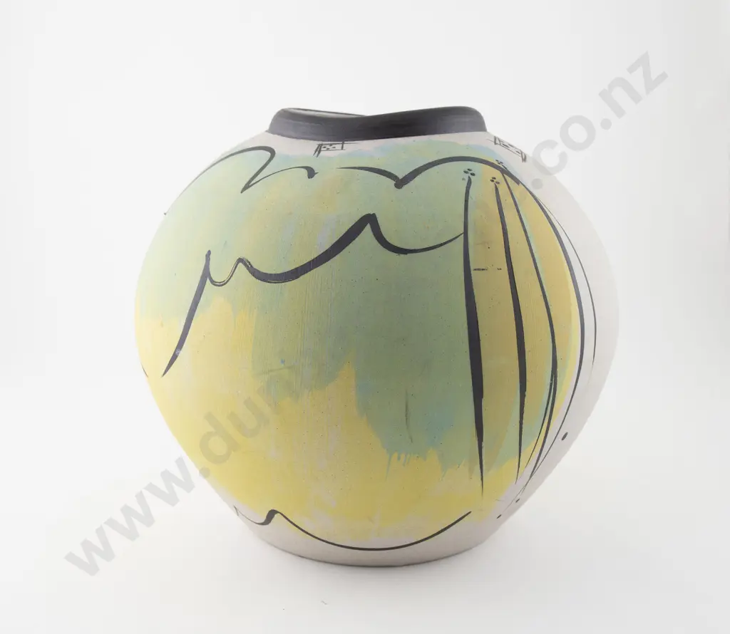 NZ Ceramic Orb Vase Image 1++