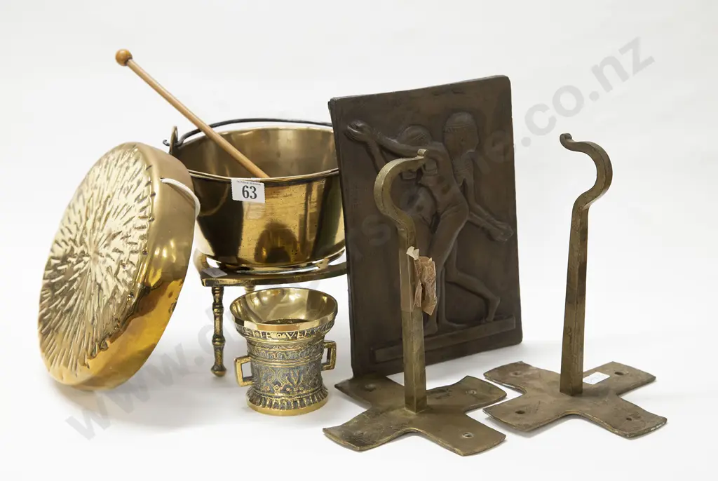 Quantity of Brassware Image 1++