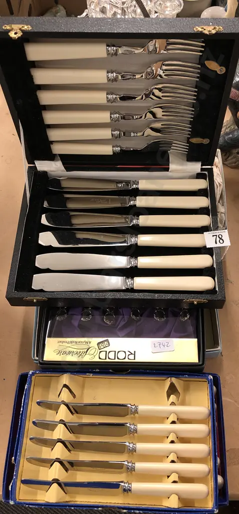 Quantity of Boxed S/P Cutlery Image 1++