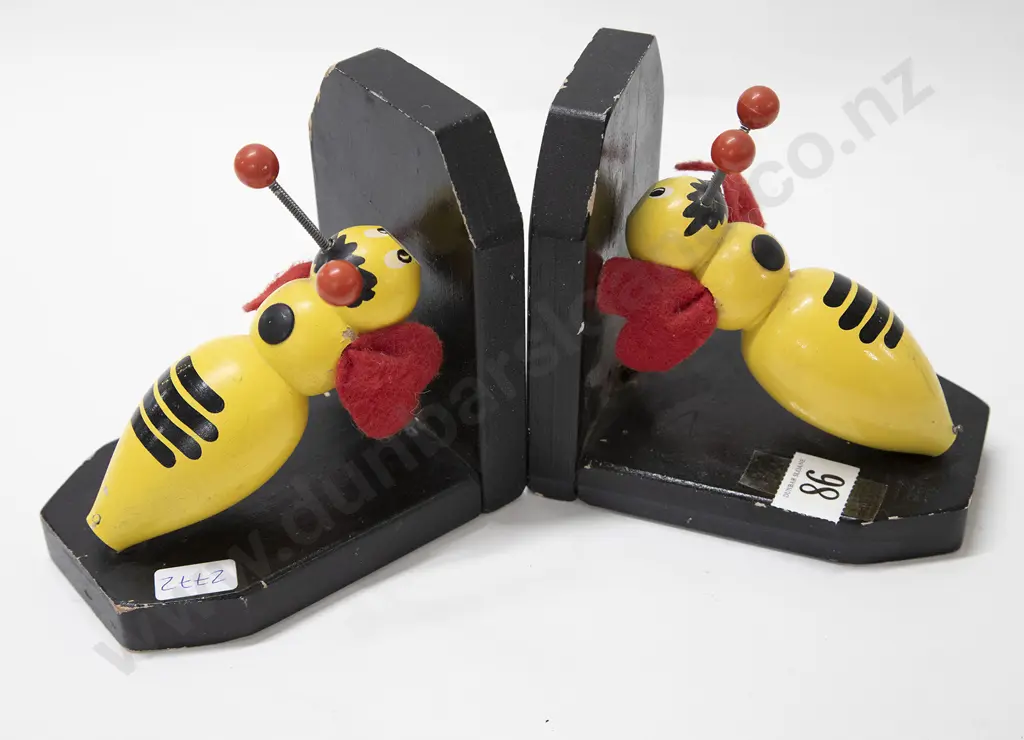 Buzzy Bee Bookends Image 1++