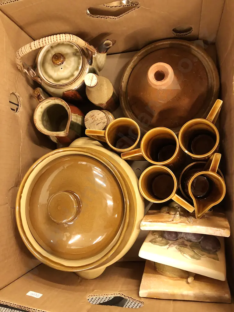 Box of Assorted Pottery and Stoneware Image 1++