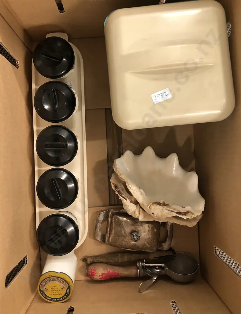 Box of Assorted Vintage Kitchenalia Image 1++