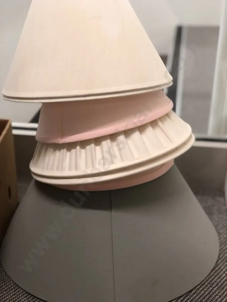 Box of Assorted Lamps and Shades Image 1++